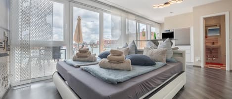 1 bedroom, desk, free WiFi, bed sheets