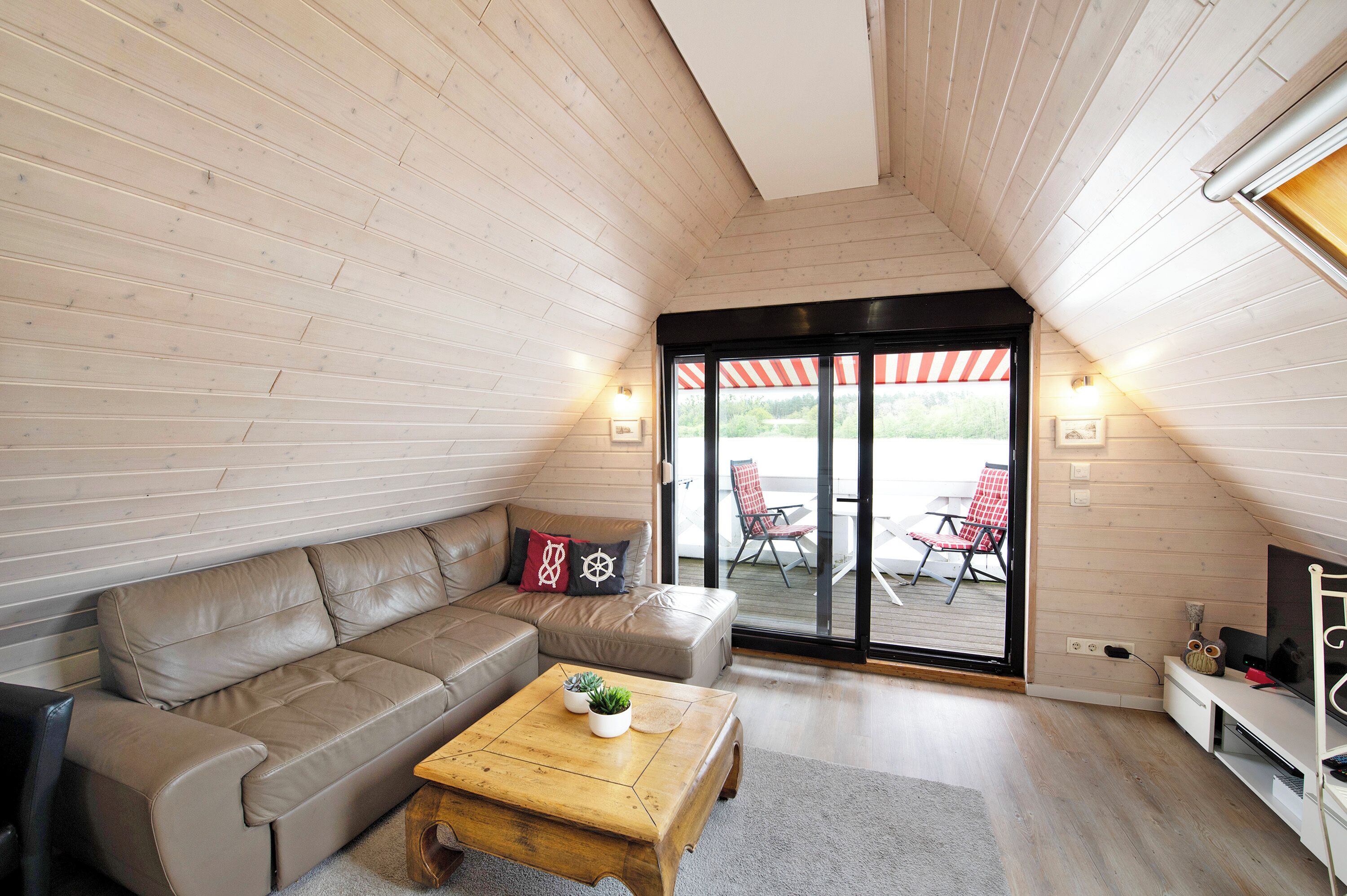 Televisión, reproductor de DVD y estéreo 