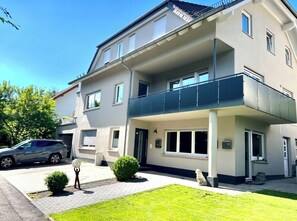 Exterior - Apartment 'Fewo Alex' with Private Terrace, Balcony and Wi-Fi (Jossgrund)