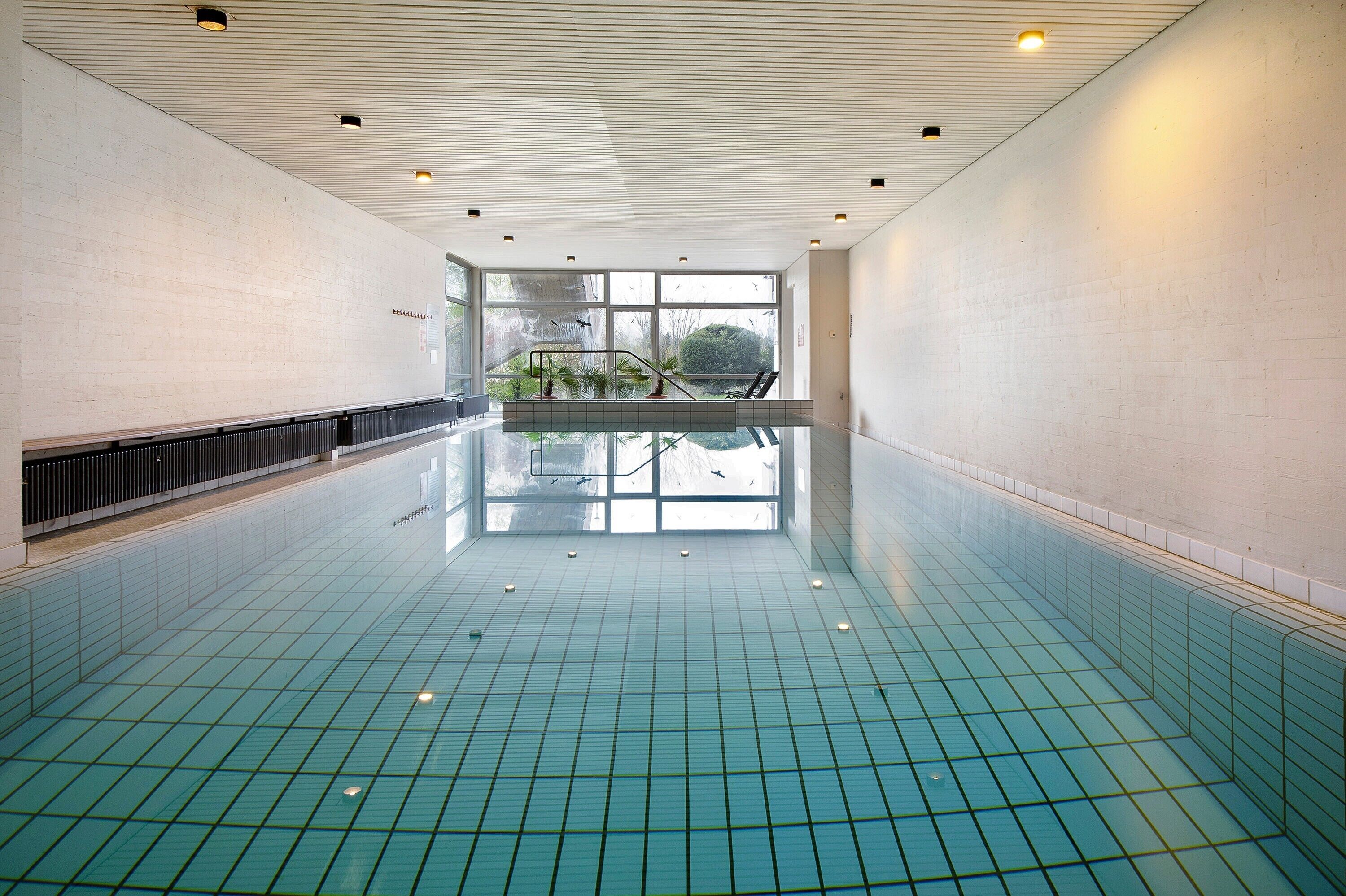 屋内プール、温水プール