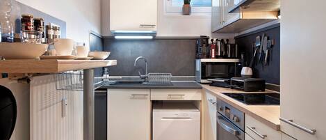 Fridge, microwave, oven, stovetop