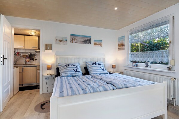 Free WiFi, bed sheets - Studio Apartment 'Ferienhaus Wallenstein' with Private Terrace, Private Garden and Wi-Fi (Kappeln)