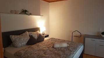 2 bedrooms, iron/ironing board, free WiFi, bed sheets