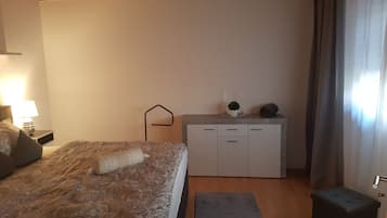 2 chambres, fer et planche Ă repasser, Wi-Fi gratuit, draps fournis