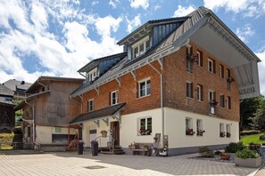 Exterior - Apartment 'Sonnerhof Hofsgrund' with Mountain View, Shared Terrace and Wi-Fi (Oberried)