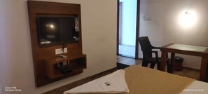 Deluxe Double Room - Hotel Anvisha Executive (Pune)