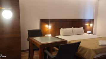 Deluxe Double Room | Laptop workspace, soundproofing, iron/ironing board, bed sheets