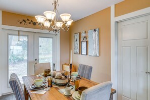 Dining - Auburndale Vacation Rental w/ Yard & Lake Views (Auburndale)