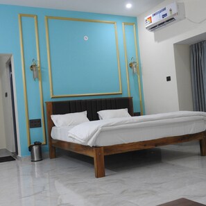 Deluxe Room | Desk, soundproofing, free WiFi - Nueva Boarding And Lodging (Ramanagara)