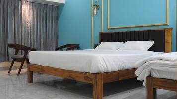 Executive Triple Room | Desk, soundproofing, free WiFi