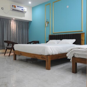 Executive Triple Room | Desk, soundproofing, free WiFi - Nueva Boarding And Lodging (Ramanagara)