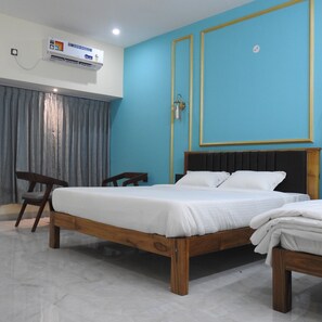 Desk, soundproofing, free WiFi - Nueva Boarding And Lodging (Ramanagara)