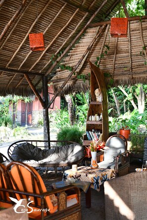 로비 좌석 공간