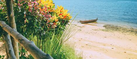 Private beach, free beach cabanas, sun-loungers, beach massages