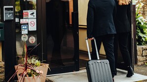 A hotel entrance with a reception desk and a sign indicating it's a Tour de France hotel. - Hôtel la Tour des Anglais (Mayenne)
