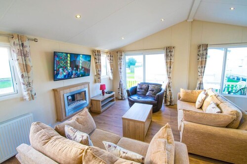 MP630 Lodge - Camber Sands Holiday Park - Sleeps 8 + Huge gated Decking - Washing Machine