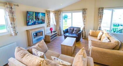 MP630 Lodge - Camber Sands Holiday Park - Sleeps 8 + Huge gated Decking - Washing Machine