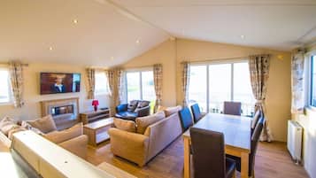 Télévision, cheminée