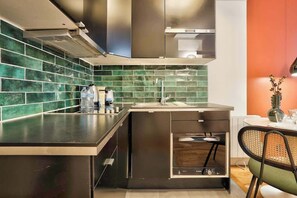 Fridge, microwave, oven, coffee/tea maker - Cocoon in the heart of Montorgueil (Paris)