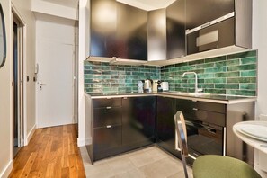 Fridge, microwave, oven, coffee/tea maker