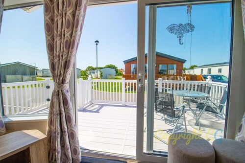 SBL54 - Camber Sands Holiday Park - Mini Lodge - Sleeps 8 - 3 Bedrooms