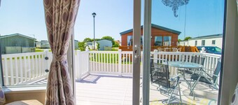 SBL54 - Camber Sands Holiday Park - Mini Lodge - Sleeps 8 - 3 Bedrooms