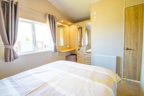 3 bedrooms, bed sheets