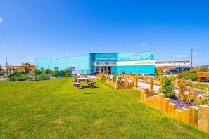 Outdoor dining - SP84 - Camber Sands Holiday Park - 3 Bedroom / Sleeps 8 - Private Parking (Camber)