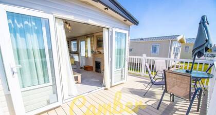 MP753 - Camber Sands Holiday Park - Sleeps 6 - Modern caravan with large Decking - Quiet Location