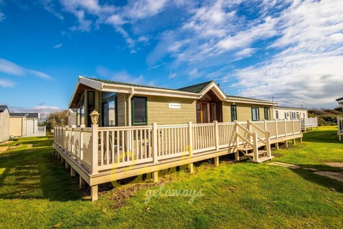 MP768 - Camber Sands Holiday Park - Huge Lodge - Small dog friendly - sleeps 8
