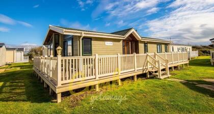 MP768 - Camber Sands Holiday Park - Huge Lodge - Small dog friendly - sleeps 8