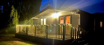 Rainbow Petty - Pine lodge - Kent countryside