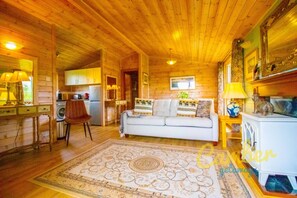 TV - Rainbow Petty - Pine lodge - Kent countryside (Brookland)