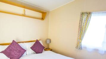 2 bedrooms, bed sheets