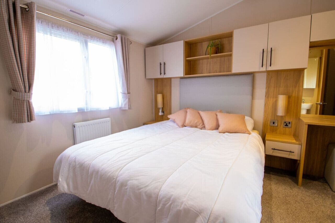 2 bedrooms, bed sheets