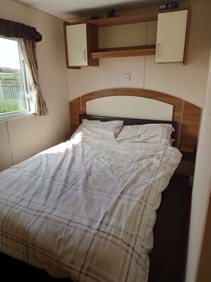 3 bedrooms, bed sheets