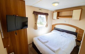 3 bedrooms, bed sheets