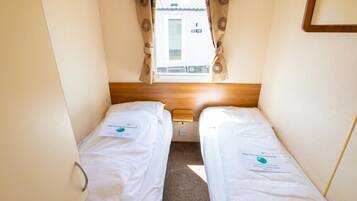 3 bedrooms, bed sheets