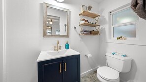 Shower, hair dryer, towels, shampoo - #StayInMyDistrict SurfsideHaven (Rockaway Beach)