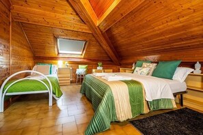 3 makuuhuonetta, silitysrauta/-lauta, ilmainen Wi-Fi, vuodevaatteet