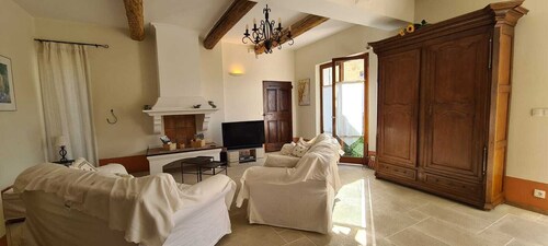 La Villa de la Bastide. Détente au cœur de la Provence Luberon, avec piscine.