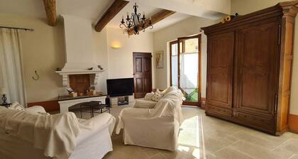 La Villa de la Bastide. DĂ©tente au cĆur de la Provence Luberon, avec piscine.