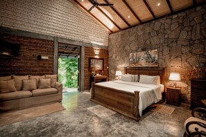 Luxury Villa, 1 Bedroom, River View | Desk, free WiFi, bed sheets