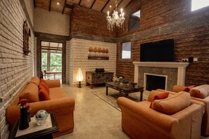 Living area - Arsulana Eco Lodge (Ginigathena)