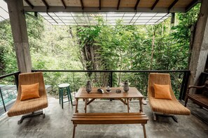 Living area - Arsulana Eco Lodge (Ginigathena)