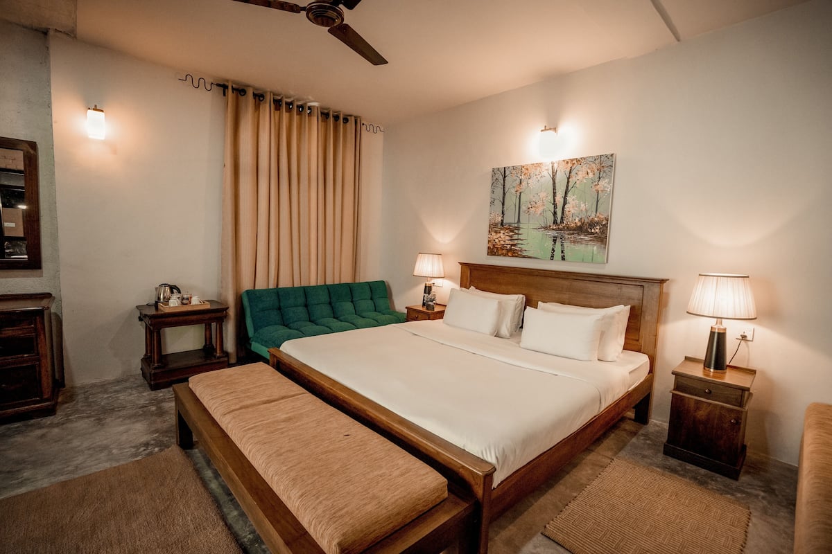 Luxury Room, 1 Bedroom | 1 bedroom, desk, free WiFi, bed sheets