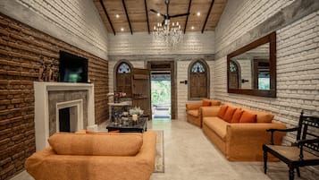Luxury Villa, 2 Bedrooms, River View | Ruang tamu