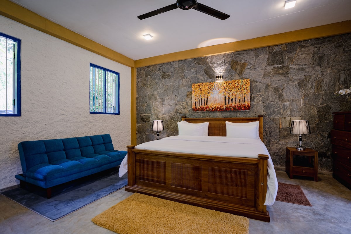Luxury Room, 1 Bedroom | 1 bedroom, desk, free WiFi, bed sheets
