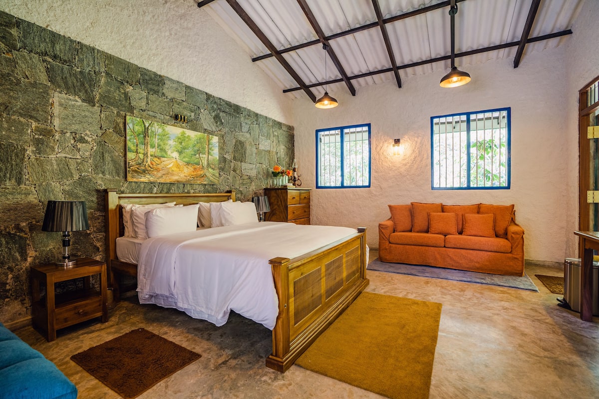 Luxury Room, 1 Bedroom | 1 bedroom, desk, free WiFi, bed sheets