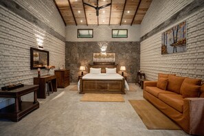 Luxury Villa, 2 Bedrooms, River View | Desk, free WiFi, bed sheets